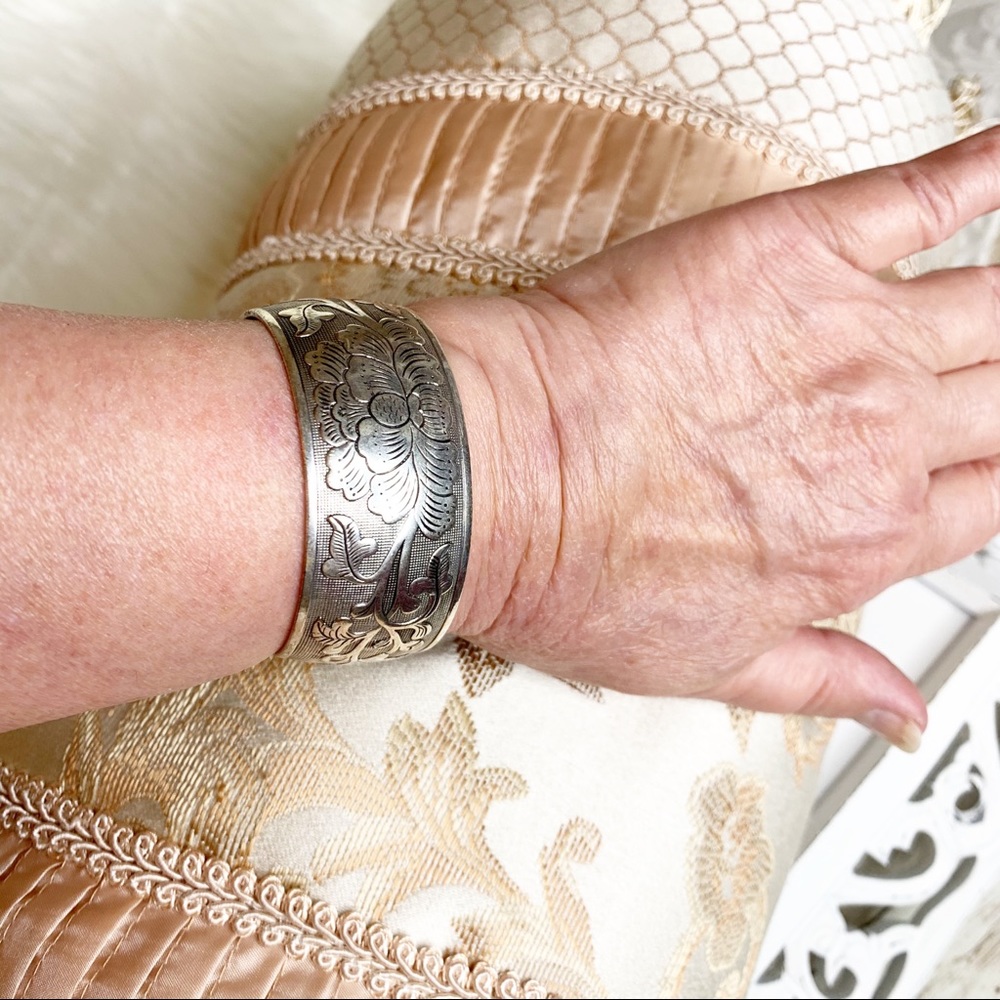 Turkish Silver Cuff Bracelet - Picture 2 of 7